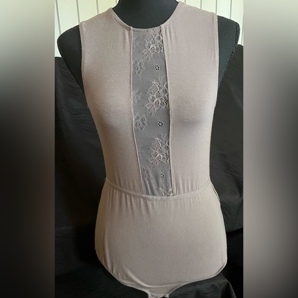 TAHARI Bodysuits size med